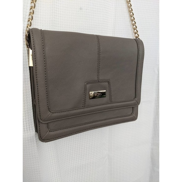 NWOT! BCBG! TAUPE/BEIGEY/GRAYISH SHOULDER BAG, PURSE, W/GOLD! - Picture 4 of 10